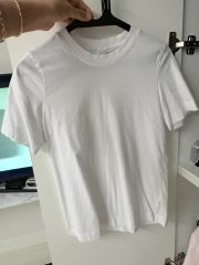 alo ホワイト クロップド丈 半袖Tシャツ - メルカリ
