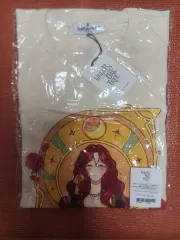 ドングリの下 Tシャツのサムネイル