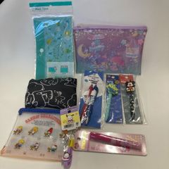 Character stationery bundle: Sanrio, Snoopy, Disney, eco bags, pouches, mask cases, bicycle keychains, ballpoint pens.