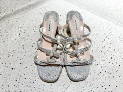 Manolo Blahnik ビジュー付きサンダル神崎めぐみドゥロワー 翁安芸