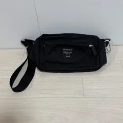 美品 marimekko マリメッコ MY THINGS マイシングス ショルダーバッグ ナイロン ブラック 黒 カラビナ付き 047241 軽量 多機能ポケット 旅行 タウンユース 斜めがけ カジュアルのサムネイル