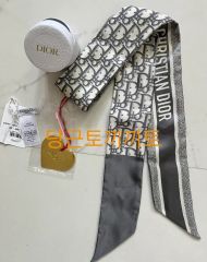 J*n様 Christian Dior ミッツァ スカーフ グレー - メルカリ