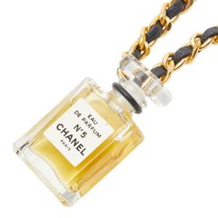 CHANEL N°19 ミニ香水ボトル バッグチャーム - メルカリ