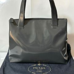 プラダ ロゴ エナメル パテントレザー トートバッグ - メルカリ