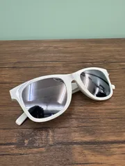 SAINT LAURENT SL51 SURF made in ITALY サングラス ホワイト ケース付き 送料無料♪のサムネイル