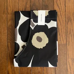 【新品タグ付・現物撮影】marimekko　マリメッコ　エプロン　ピエニウニッコ　ブラックのサムネイル