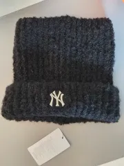 MLB 宮옹 PLUSH ビーニー (カリナ 着用) 新品 商品 出品のサムネイル