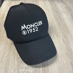 MONCLER ベースボールキャップ ブラック - メルカリ
