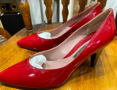 スタジオポリーニ（STUDIO POLLINI）レッドパンプス　イタリア製ブランド　レディースパンプス　赤のエナメルレザー　サイズ３７　格安放出！のサムネイル