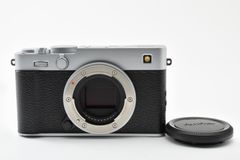 【美品】FUJIFILM X-E5 ボディ シルバー ショット数383回 美品】FUJIFILM X-E5 ボディ シルバー ショット数383回 - メルカリ