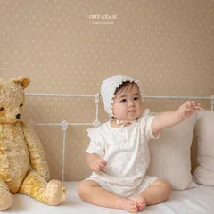 【クリアランスSALE 50%OFF】韓国ベビー服 韓国子供服 半袖 ロンパース Rebecca rompers (cream / white)(6m,12m)  by 1gramのサムネイル