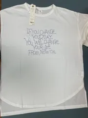 ノースオブジェクト　LILASICイニシャル刺繍柄　ラウンド半袖Tシャツのサムネイル