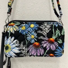 5885　【美品】　Vera Bradly　ヴェラブラッドリー　ショルダーバッグ　お財布ショルダーバッグ　お財布機能　ブラック　黒　キルト　キルティング　花柄　レディースのサムネイル