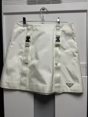 正規品) PRADA プラダ バックル ミニ スカート 38sizeのサムネイル
