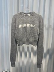 ミュウミュウMIU MIU2024年モデル バックロゴクルーネックカーディガン