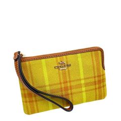 COACH【CN033】Disneyコラボ コーナー ジップ リストレット - メルカリ