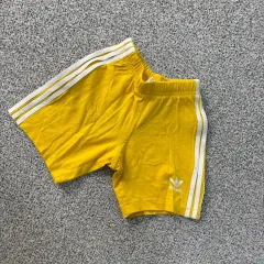 2T アディダス キッズ ハーフパンツ 0716J2のサムネイル