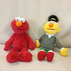 【値引き中！】KAWS UNIQLO コラボ セサミストリート ぬいぐるみ エルモ パート レア ユニクロ カウズ #Aのサムネイル