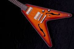 Dean V 35 35th Cherry Vシェイプ ケース付きエレキギター - メルカリ