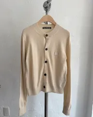 Acne Studios フェイス ロゴ アイボリー カラー ウール ラウンドネック カーディガンのサムネイル