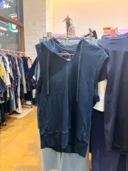 Club Monaco ブラック 無地 フード ノースリーブのサムネイル