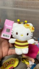 サンリオ ハローキティ みつばち ぬいぐるみ キーホルダーのサムネイル