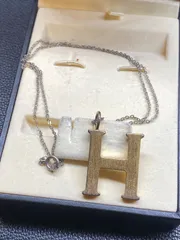 クロエ　Chloe　ネックレス　ゴールド系　ロゴ　イニシャル　チャーム　レディース　ファッション　バックチャームのサムネイル