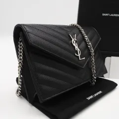★3日以内返品可★ 美品 SAINT LAURENT PARIS サンローランパリ グレイン ド プードルレザー カサンドラ エンベロープ チェーンウォレット 742920 ショルダーバッグ ブラック カーフレザー レディースのサムネイル