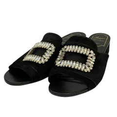 美品 Roger Vivier ロジェヴィヴィエ ベルヴィヴィエ クリスタルバックル スエードレザー ミュール サンダル 35.5 約22.5cmブラック レディース 古着 中古 USEDのサムネイル