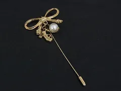 ■美品■ Salvatore Ferragamo フェラガモ パール リボン シューズモチーフ ピンブローチ ピンバッジ アクセサリー ゴールド系 DP2708のサムネイル