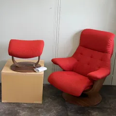 ◇送料込！【極美品】karimoku THE FIRST S+サイズ RU7252 RU0151 リクライナー＆オットマン 本革級座り心地 赤のサムネイル