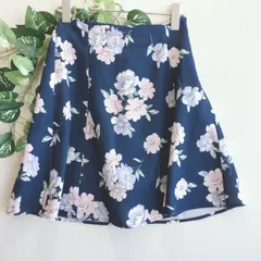 良品✨マジェスティックレゴン MAJESTIC LEGON 花柄 フレア ミニスカート ネイビー フラワーのサムネイル