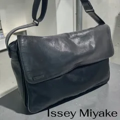 Issey Miyake ショルダーバッグ ブラック メッセンジャーバッグ ユニセックスのサムネイル