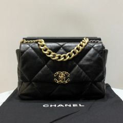 CHANEL 19 フラップバッグ ブラック - メルカリ