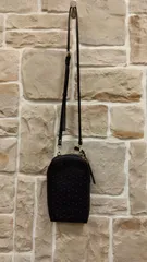 M01   タマミ　ワタナベ　スマホレザーショルダーバッグ　パンチング　グリーン　パープル　たっぷり収納のサムネイル