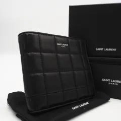 ★3日以内返品可★ 美品 SAINT LAURENT PARIS サンローランパリ カーフレザー キルティング ロゴ コンパクトウォレット 756284 二つ折り財布 ブラック カーフレザー メンズのサムネイル