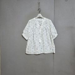 ローリーズファーム 花柄刺繍 フリルブラウス 半袖 ホワイト - メルカリ