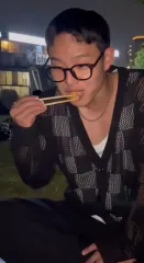インフルエンサー チョウ・ジーン カーディガンのサムネイル