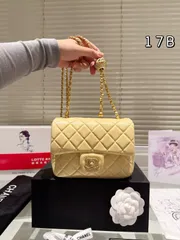 【今日特価】Chanel ゴールドボール クォード ミニバッグ（小羊皮）のサムネイル