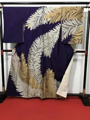 【中古】Mサイズ 付け下げ 正絹 濃紺地に松葉文様のサムネイル