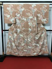 【中古】Sサイズ 付け下げ 正絹 香色地に唐花模様のサムネイル