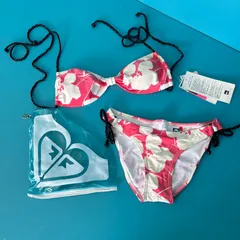 243 ROXY ロキシー ビキニ 水着 セットアップ ピンク 花柄 Mサイズ タグ付き未使用 ポーチ付きのサムネイル