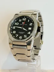 TOMMYHILFIGER（トミーヒルフィガー）  メンズ 腕時計 F90235 　文字盤黒　クオーツ　電池切れのため動作未確認　デイト　管理番号KKVHAKO448のサムネイル