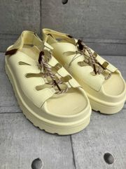 専用☆UGG ゴールデングロウ エンボストサンダル 23センチ 2026新作