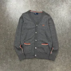 希少! サンプル品! FRED PERRY フレッドペリー ヒットユニオン 長袖 薄手 カーディガン セーター Vネック 月桂樹 ロゴ刺繍 シェルボタン ウール グレー メンズのサムネイル