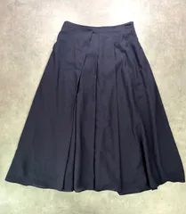 【美品】シビラ Sybilla フレアスカート 膝下丈 ネイビー M 日本製 ポリエステル100% ウエストゴム 上品 きれいめ シンプル レディース 通勤 オフィス 大人可愛いのサムネイル