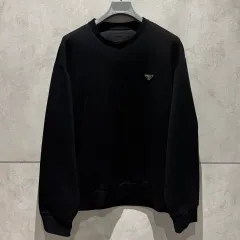 { L } PRADA プラダ 심각ロゴ テクニカル スウェットのサムネイル