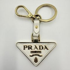 PRADA トライアングルロゴ キーリング ピンク - メルカリ