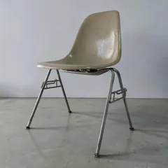 ヴィンテージ / Herman Miller / ハーマンミラー / イームズ / サイドシェルチェア/ローアンバー/スタッキングベースのサムネイル