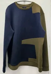 カーキ色とネイビー色 COS NEO素材スウェットのサムネイル